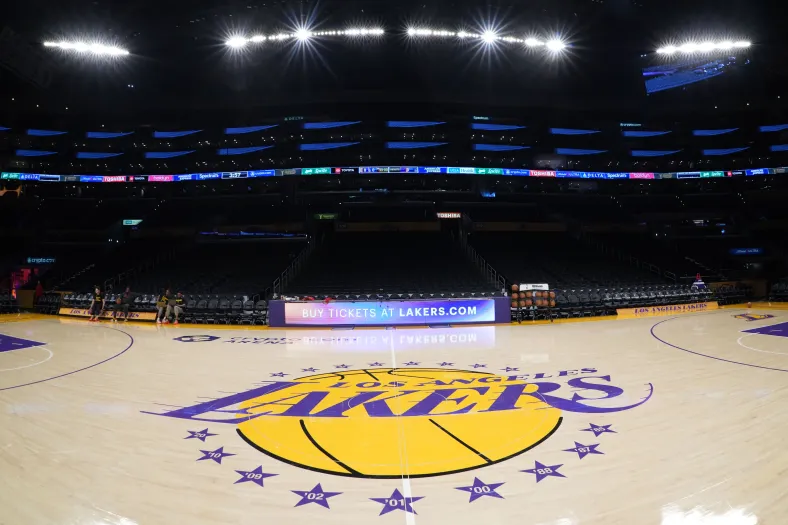 NBA-Golden-State-Warriors-at-Los-Angeles-Lakers-22984500