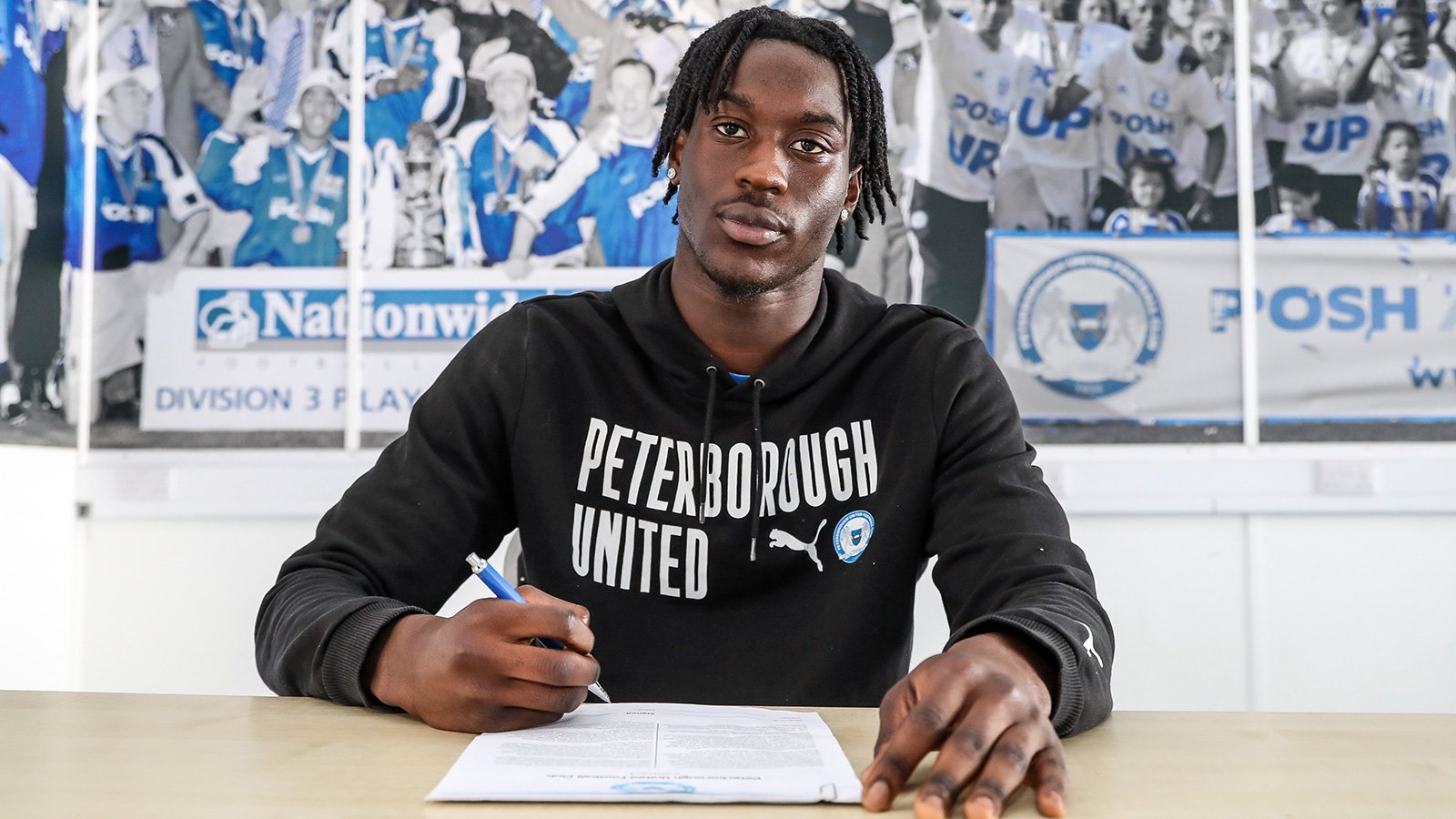 joel-odei-larbi-contract-signing