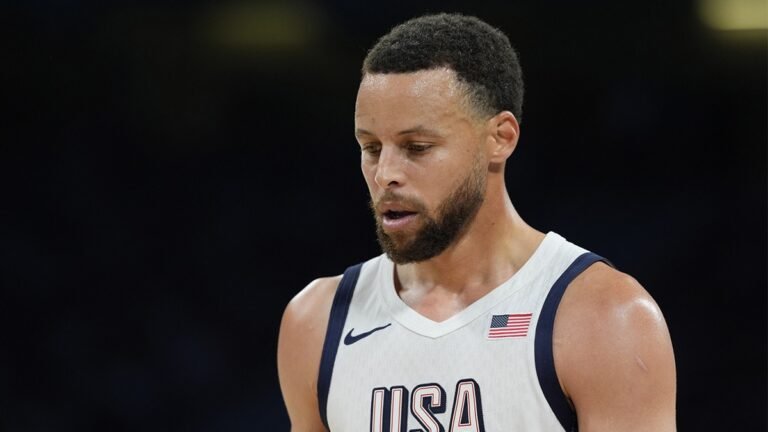 Warriors-star-Stephen-Curry-reacts-during-Olympic-action-while-playing-with-Team-USA