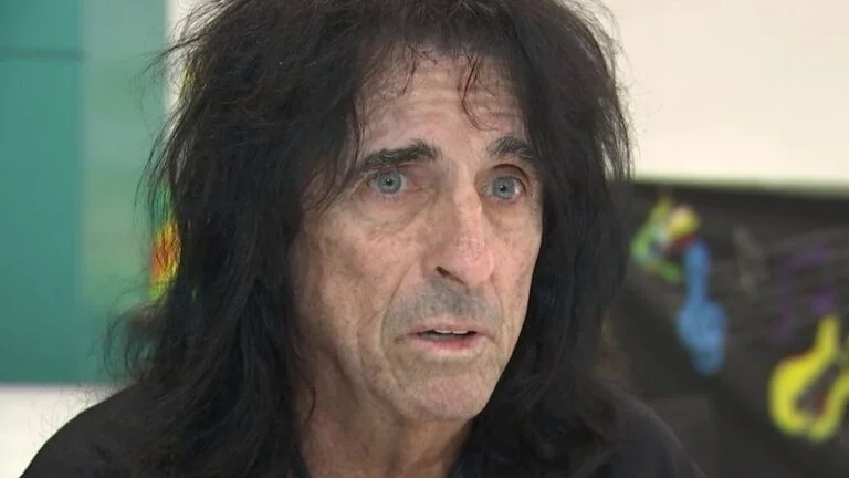 alice-cooper-sad-6-768x432.jpg