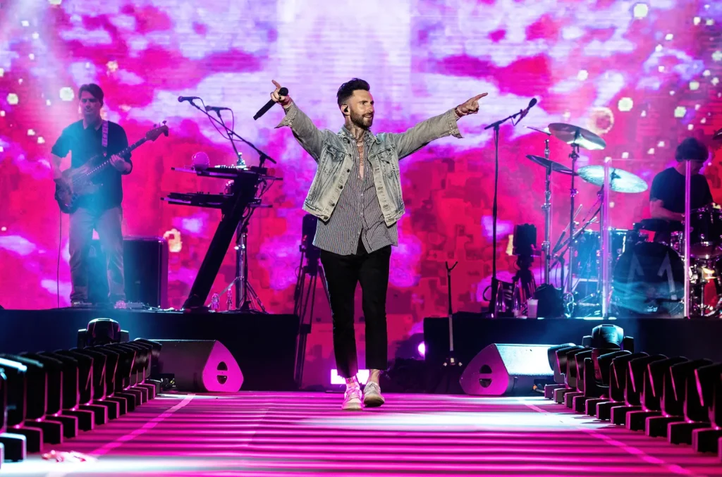 maroon-5-tel-aviv-2022-billboard-1548