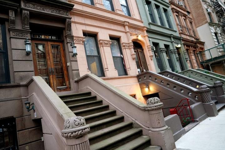 general-view-brownstone-apartment-buildings-78341084-e1711064775315