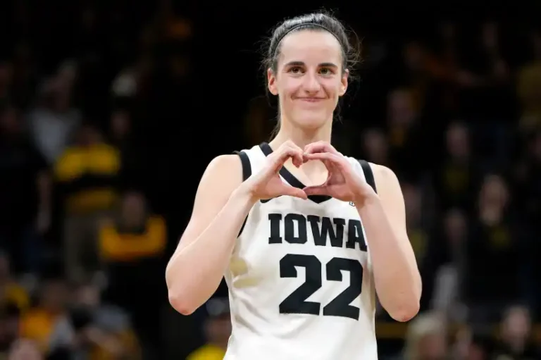 iowa-guard-caitlin-clark-makes-959637559