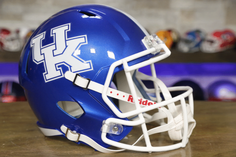 KentuckyWildcatsRiddellSpeedReplica01