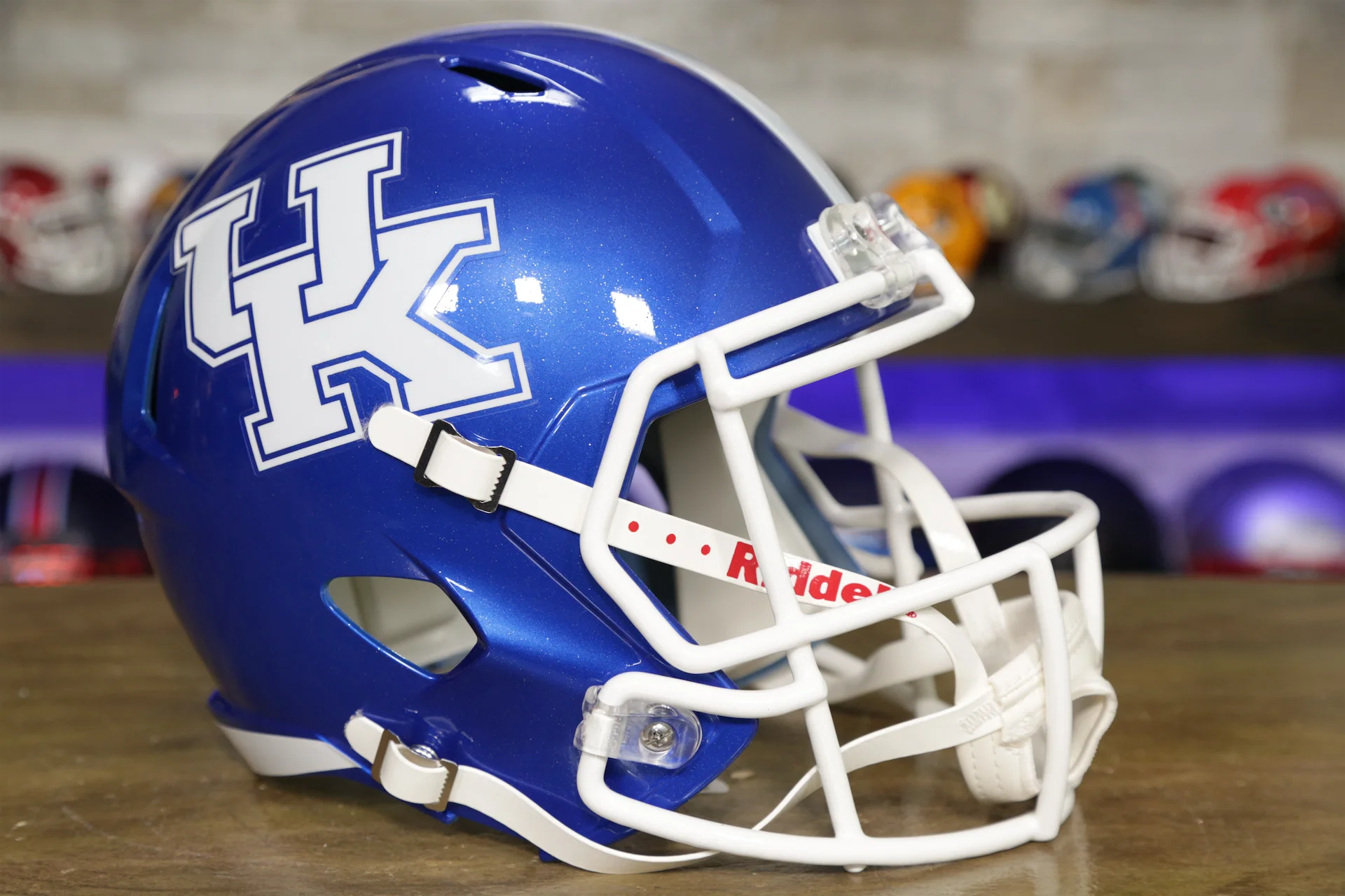 KentuckyWildcatsRiddellSpeedReplica01