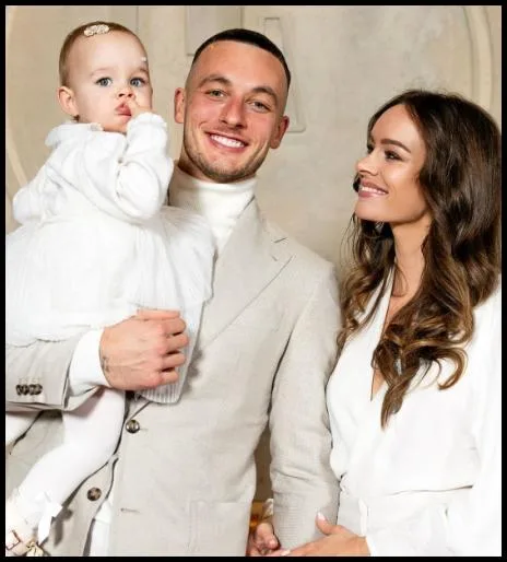 Justin-Bijlow-with-his-girlfriend-and-daughter-jpg