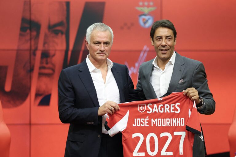 AFP__20250918__74Z49T7__v3__HighRes__FootballJoseMourinhoNommeEntraineurDuBenficaLis-scaled