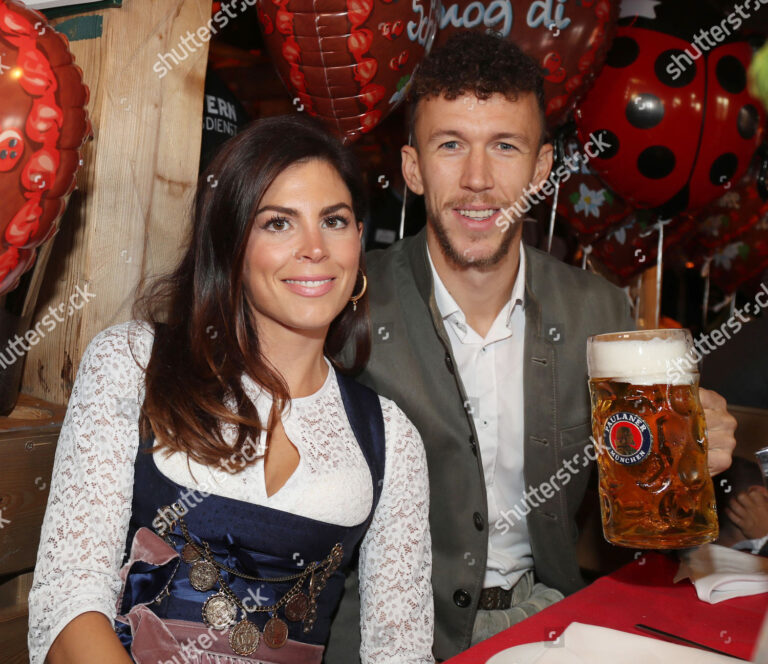 ivan-perisic-wife-josipa-besuch-team-des-1500w-10437556l