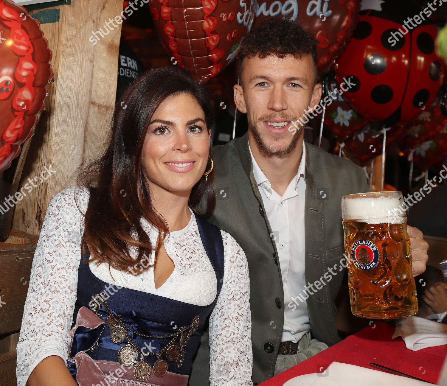 ivan-perisic-wife-josipa-besuch-team-des-1500w-10437556l