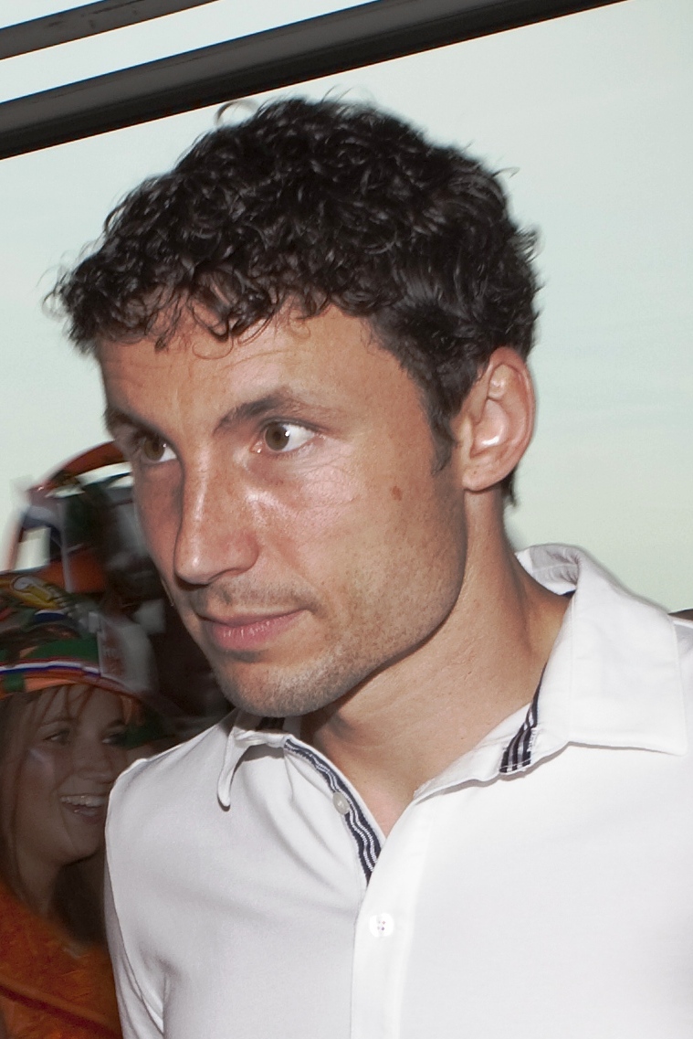 2010_Mark_van_Bommel.jpg_(cropped)