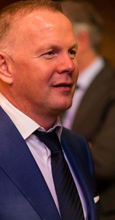 cid99636_1689692196903_cid41510_20160405_PSVCaptainsDinner-0195-2874_375x714_progr_95